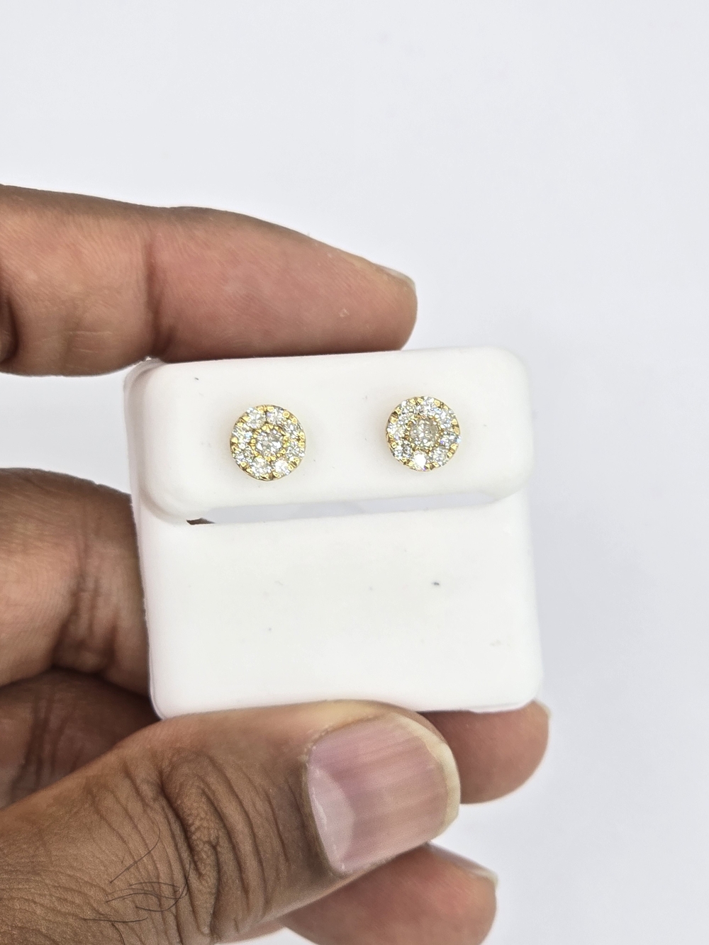 Real Diamond 10k Gold Round Stud Earring